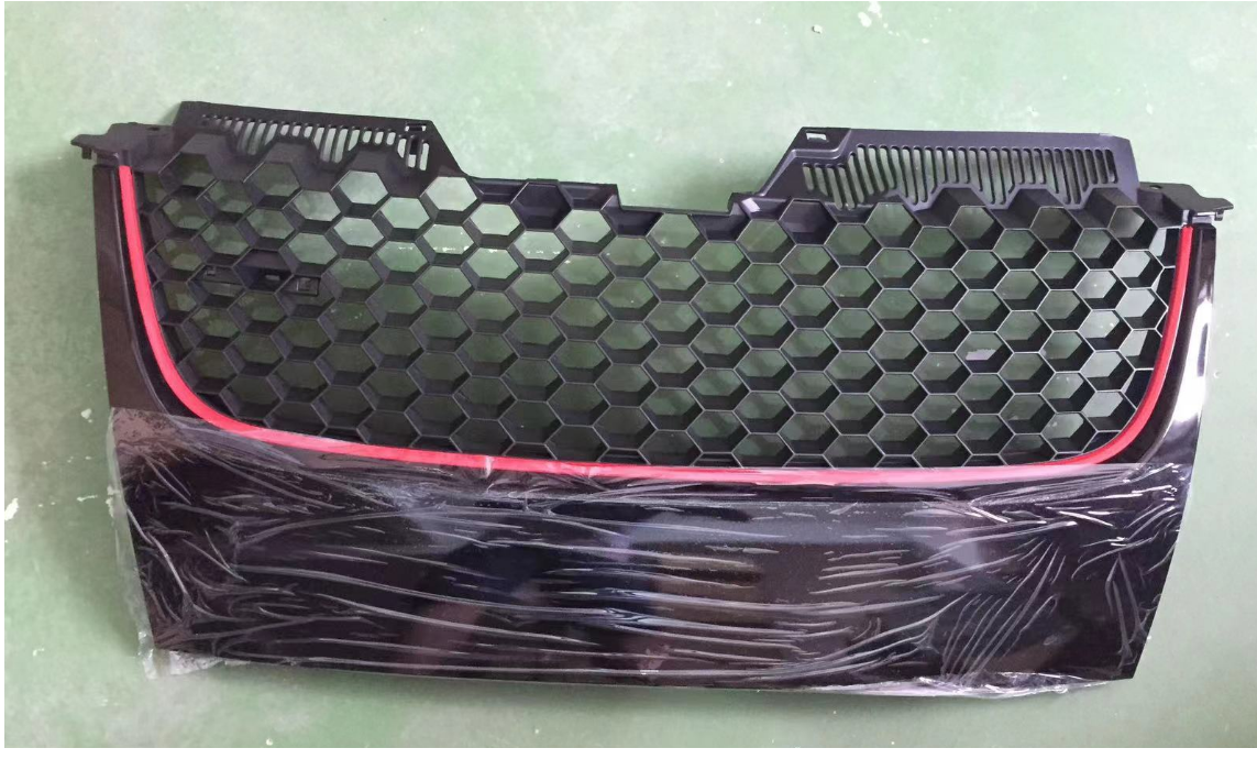 GOLF 5 GTI GRILLE NO LOGO GLOSS BLACK