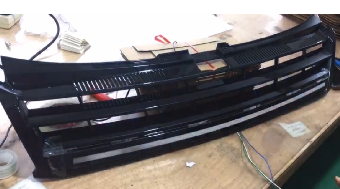 POLO 9N F/L DEBADGED GRILL G/B WITH LED